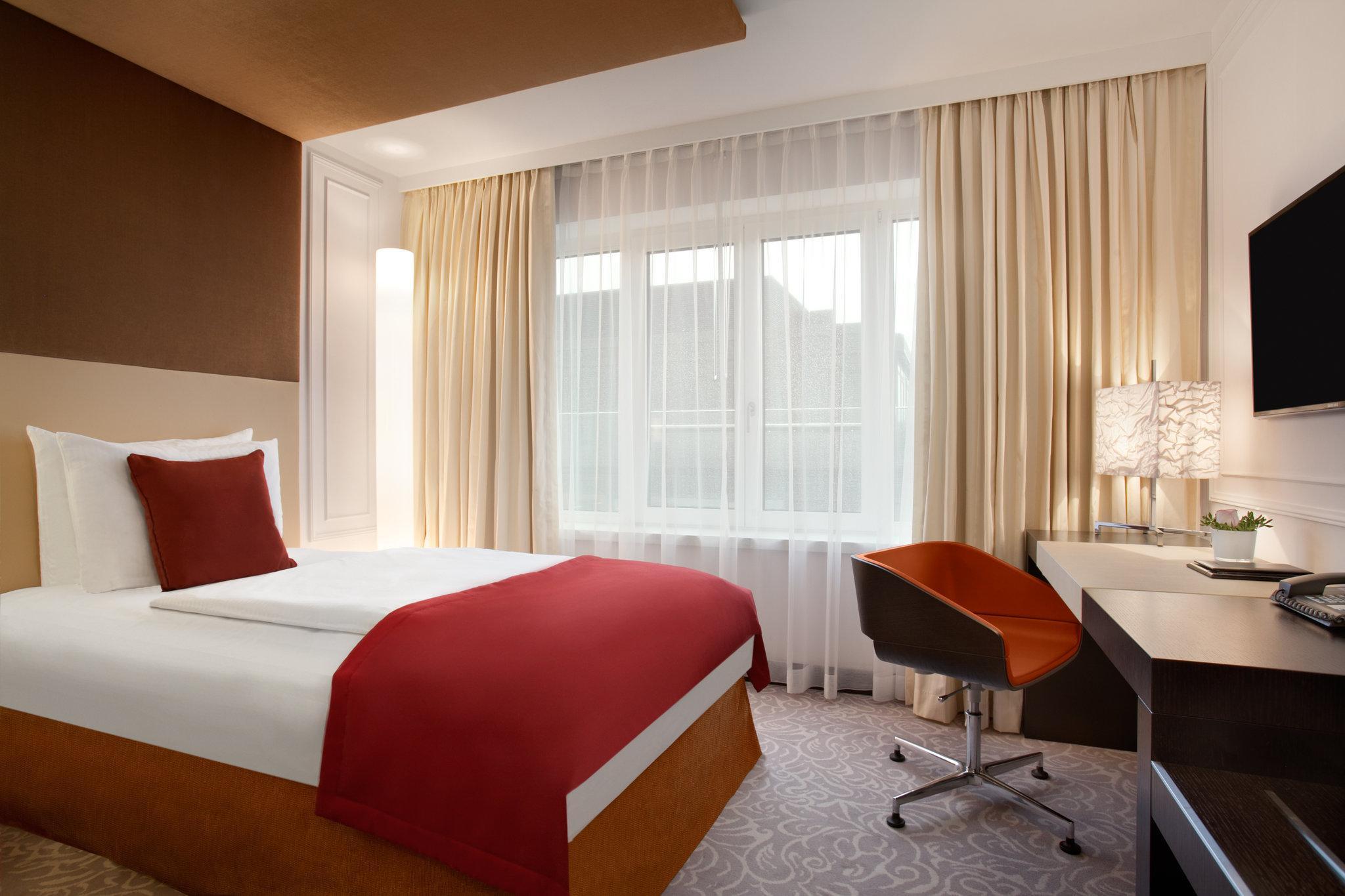 Vier Jahreszeiten Kempinski Muenchen Phòng bức ảnh A room at the hotel