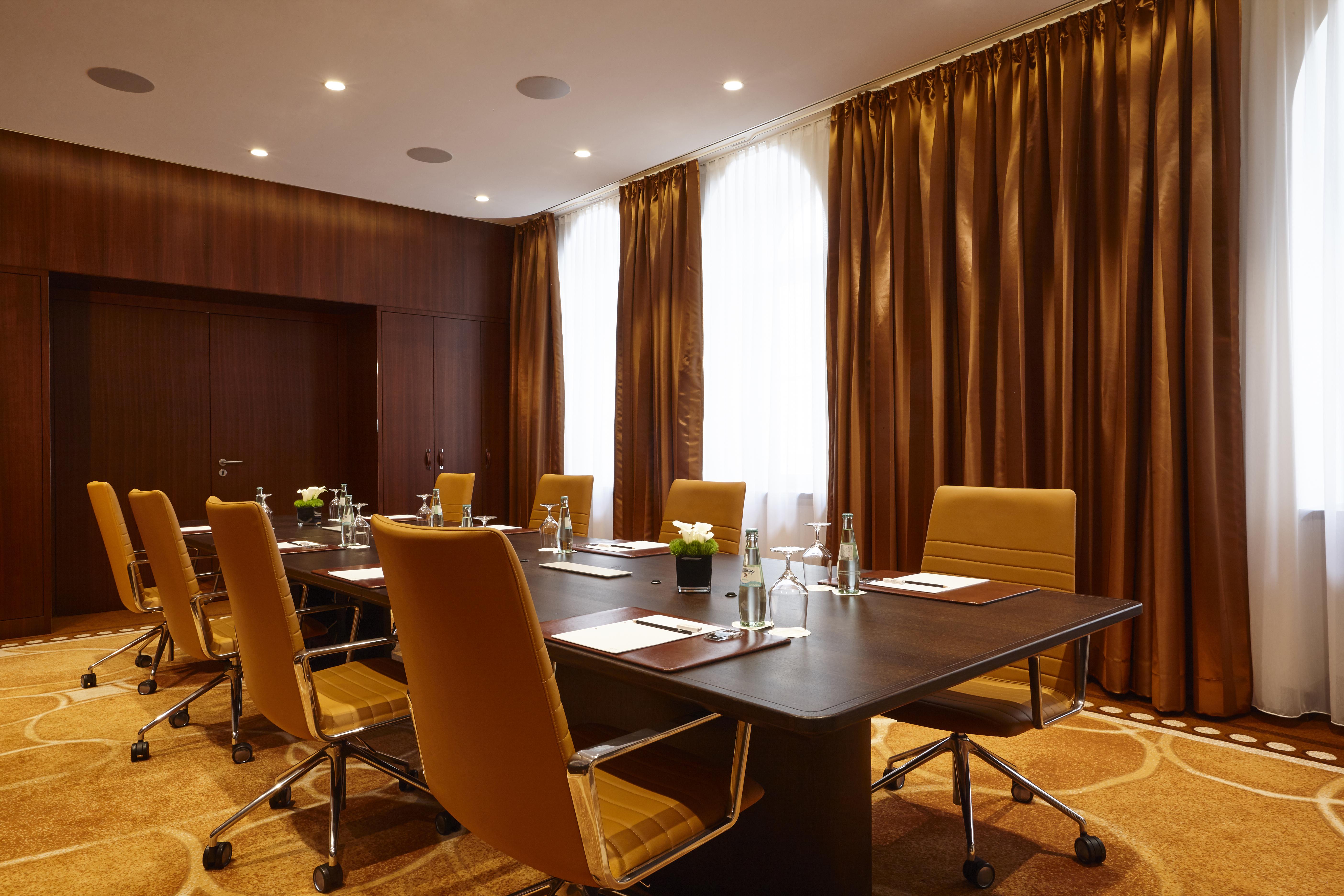 Vier Jahreszeiten Kempinski Muenchen Ngoại thất bức ảnh Meeting room