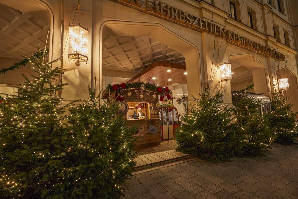 Vier Jahreszeiten Kempinski Muenchen Ngoại thất bức ảnh The entrance to the hotel